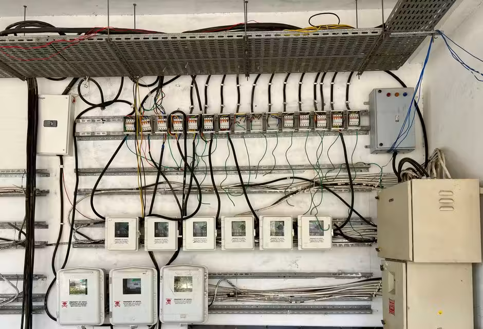 Salvavita, differenziali e quadro: cosa c'è dietro i 950 € — il cantiere