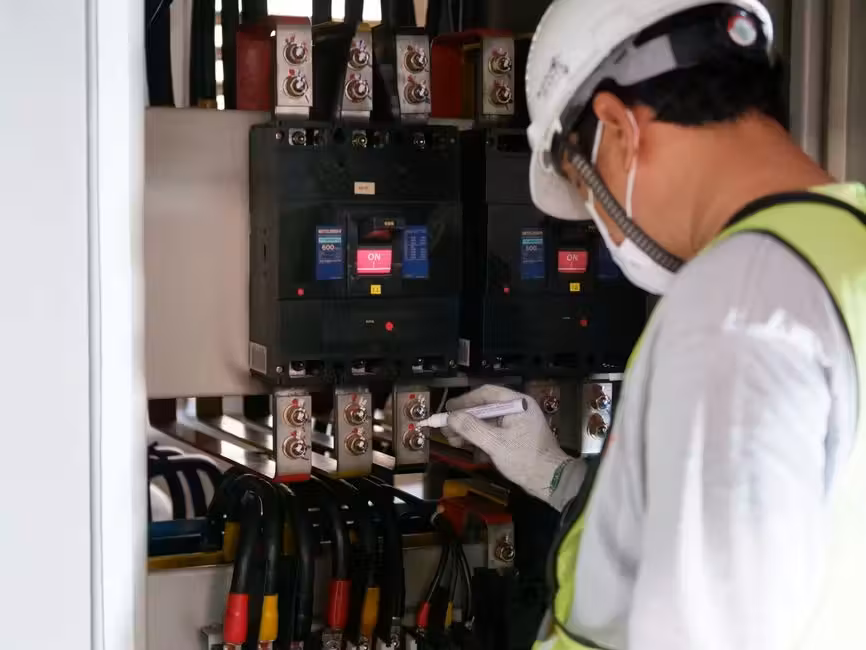 Salvavita, differenziali e quadro: cosa c'è dietro i 950 € — dettaglio dei lavori