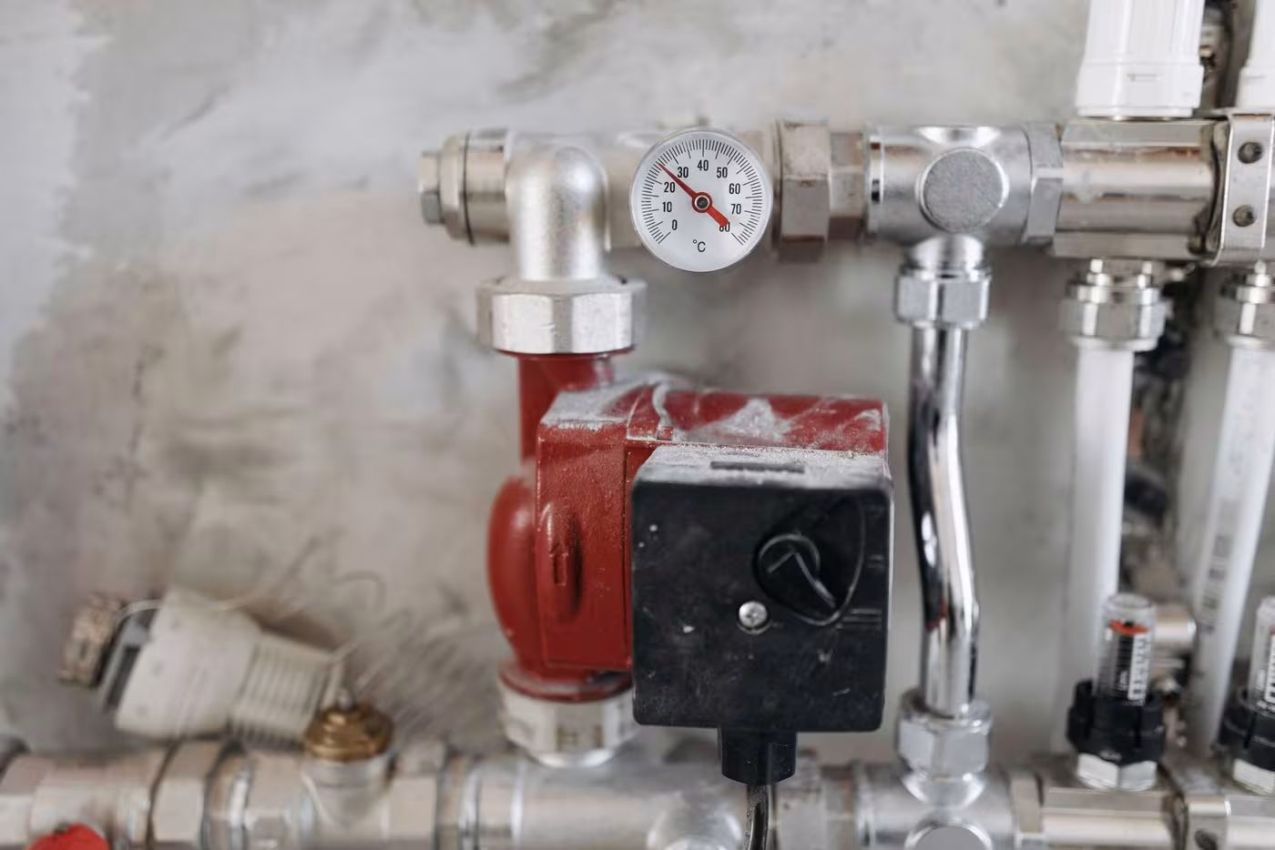 Scaldabagno, caldaia o pompa di calore per l'acqua calda